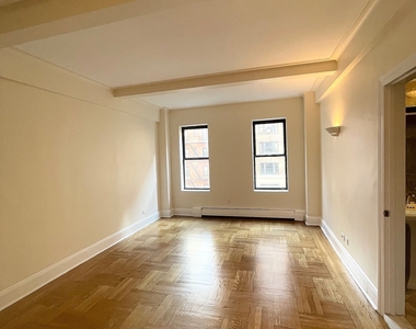 West 79 Street - Photo Thumbnail 3