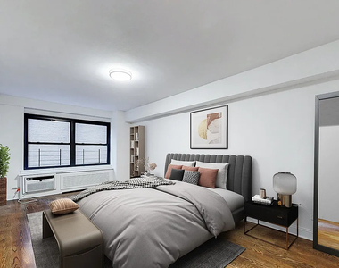 East 57 Street - Photo Thumbnail 2
