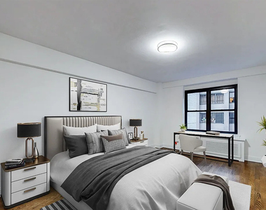 East 57 Street - Photo Thumbnail 3