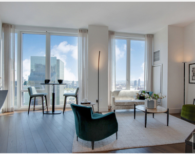 East 44th Street - Photo Thumbnail 2