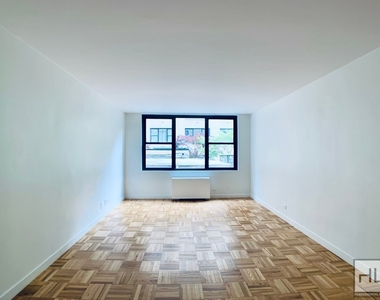 East 49 Street - Photo Thumbnail 1
