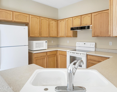 14173 W Weldon Avenue - Photo Thumbnail 8