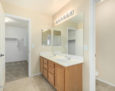 17034 W Rimrock Street - Photo Thumbnail 5