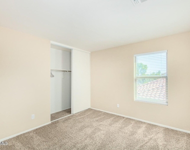17034 W Rimrock Street - Photo Thumbnail 8