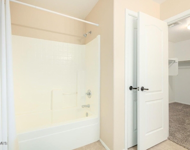 17034 W Rimrock Street - Photo Thumbnail 6