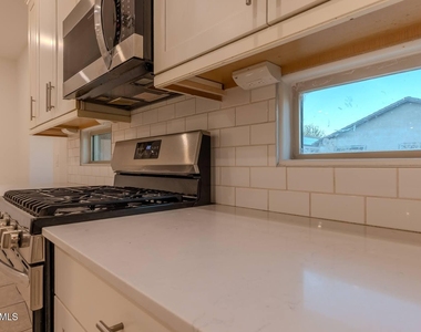 9210 W Willow Bend Lane - Photo Thumbnail 6