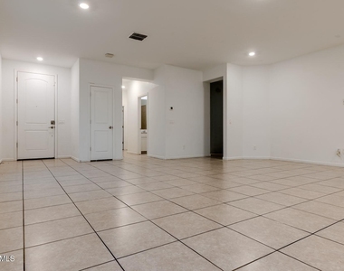 9210 W Willow Bend Lane - Photo Thumbnail 12