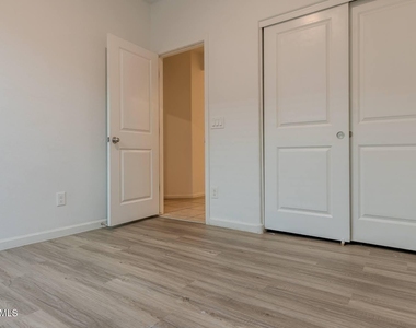 9210 W Willow Bend Lane - Photo Thumbnail 29