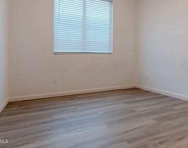 9210 W Willow Bend Lane - Photo Thumbnail 24