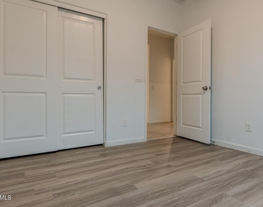 9210 W Willow Bend Lane - Photo Thumbnail 23