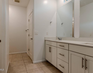 9210 W Willow Bend Lane - Photo Thumbnail 19