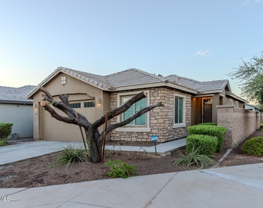 9210 W Willow Bend Lane - Photo Thumbnail 2
