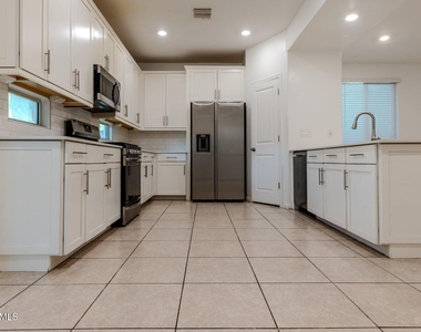 9210 W Willow Bend Lane - Photo Thumbnail 7