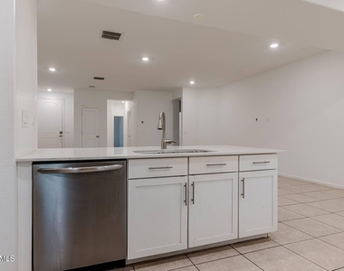 9210 W Willow Bend Lane - Photo Thumbnail 8