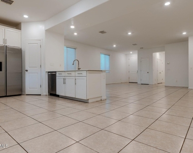9210 W Willow Bend Lane - Photo Thumbnail 11