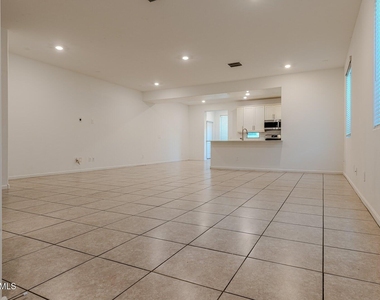 9210 W Willow Bend Lane - Photo Thumbnail 14