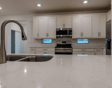 9210 W Willow Bend Lane - Photo Thumbnail 10