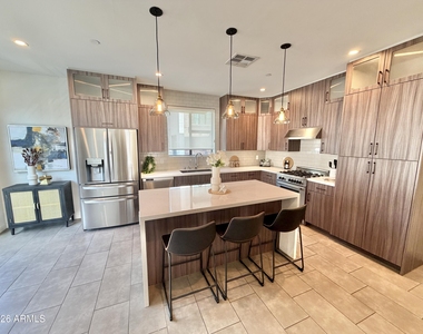 3233 N 70th Street - Photo Thumbnail 9