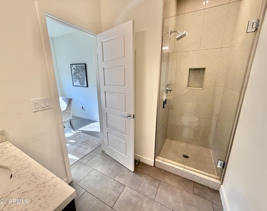 3233 N 70th Street - Photo Thumbnail 18
