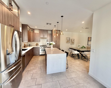3233 N 70th Street - Photo Thumbnail 10