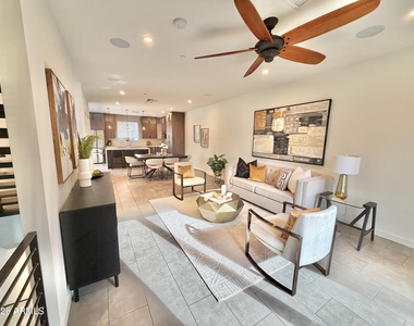 3233 N 70th Street - Photo Thumbnail 4