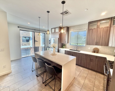 3233 N 70th Street - Photo Thumbnail 8