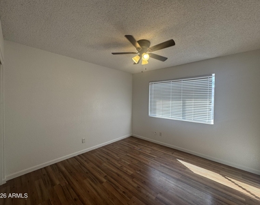 4828 W Orangewood Avenue - Photo Thumbnail 15