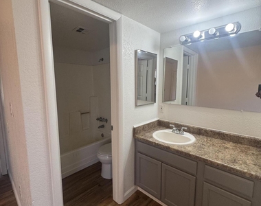4828 W Orangewood Avenue - Photo Thumbnail 13