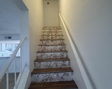 4828 W Orangewood Avenue - Photo Thumbnail 9