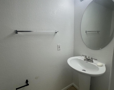 4828 W Orangewood Avenue - Photo Thumbnail 8