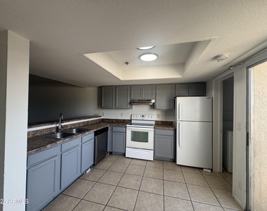 4828 W Orangewood Avenue - Photo Thumbnail 6