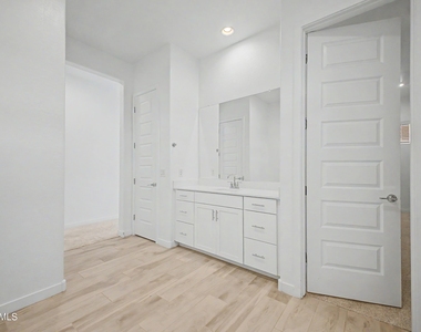 7646 W Desert Spoon Drive - Photo Thumbnail 26