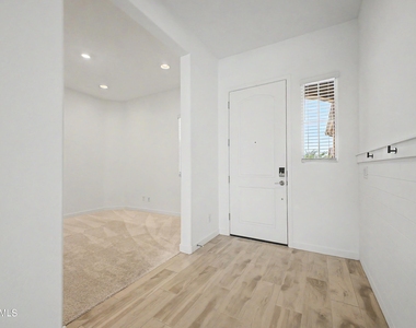 7646 W Desert Spoon Drive - Photo Thumbnail 5