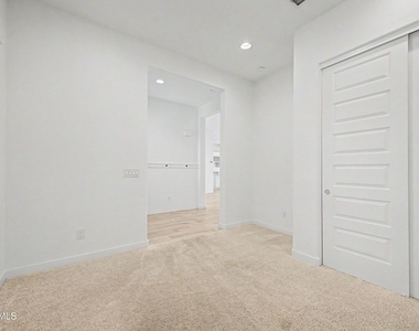 7646 W Desert Spoon Drive - Photo Thumbnail 7