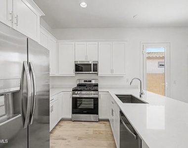 7646 W Desert Spoon Drive - Photo Thumbnail 19