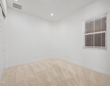 7646 W Desert Spoon Drive - Photo Thumbnail 6