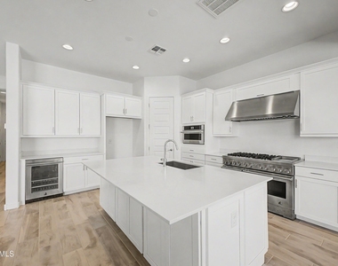 7646 W Desert Spoon Drive - Photo Thumbnail 15