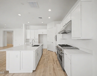 7646 W Desert Spoon Drive - Photo Thumbnail 18