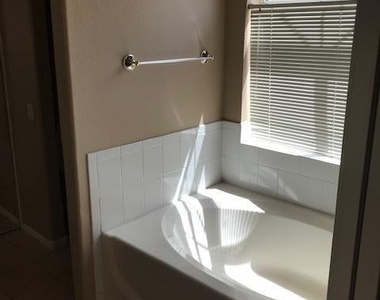 724 N Yucca Street - Photo Thumbnail 11