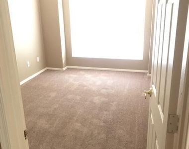 724 N Yucca Street - Photo Thumbnail 14