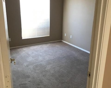 724 N Yucca Street - Photo Thumbnail 15