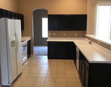724 N Yucca Street - Photo Thumbnail 3