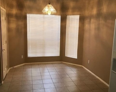 724 N Yucca Street - Photo Thumbnail 16