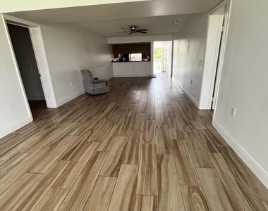 3636 Whitehall Drive - Photo Thumbnail 6