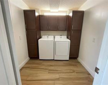 3636 Whitehall Drive - Photo Thumbnail 7