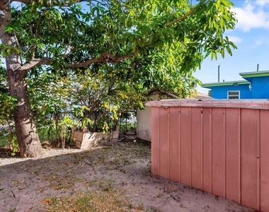 205 Palm Street - Photo Thumbnail 18