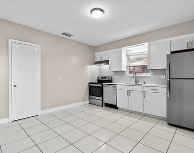 205 Palm Street - Photo Thumbnail 8