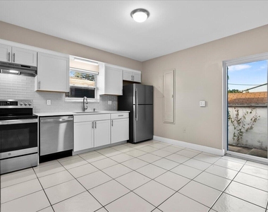 205 Palm Street - Photo Thumbnail 7