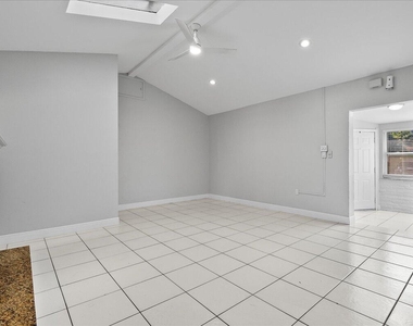 205 Palm Street - Photo Thumbnail 4