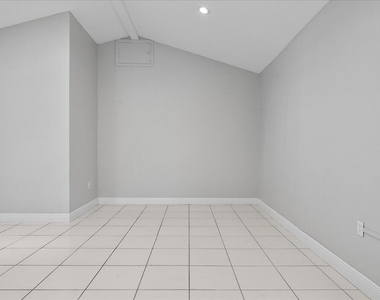 205 Palm Street - Photo Thumbnail 5